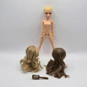 Liv Doll Spin Master 2011 With 2 Interchangeable Wigs & Brush 12 Inches Posable